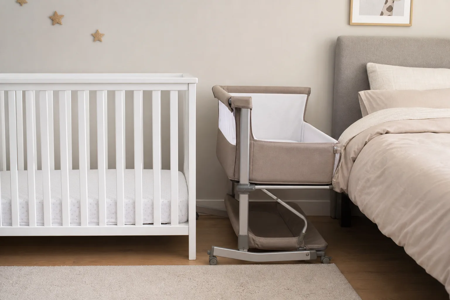 Baby Kinderbett vs. Beistellbett: Was ist die beste Schlafloesung?